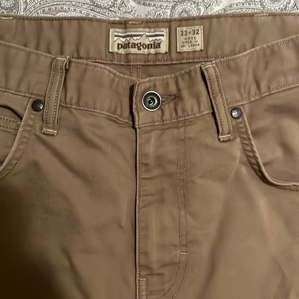 Patagonia mens performance twill jeans. 33 waist, 32 inseam. Great condition.